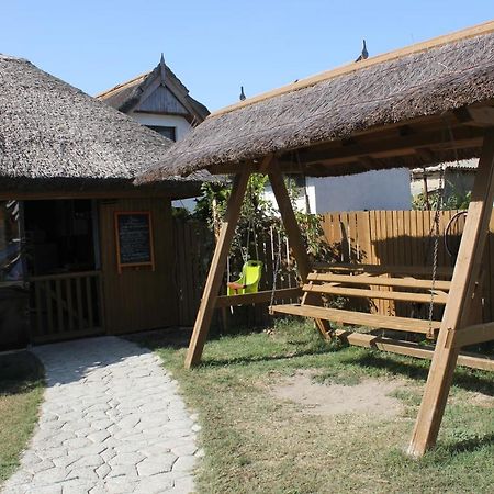 Cerdacul Cu Stuf Hotel Sfantu Gheorghe  Exterior photo