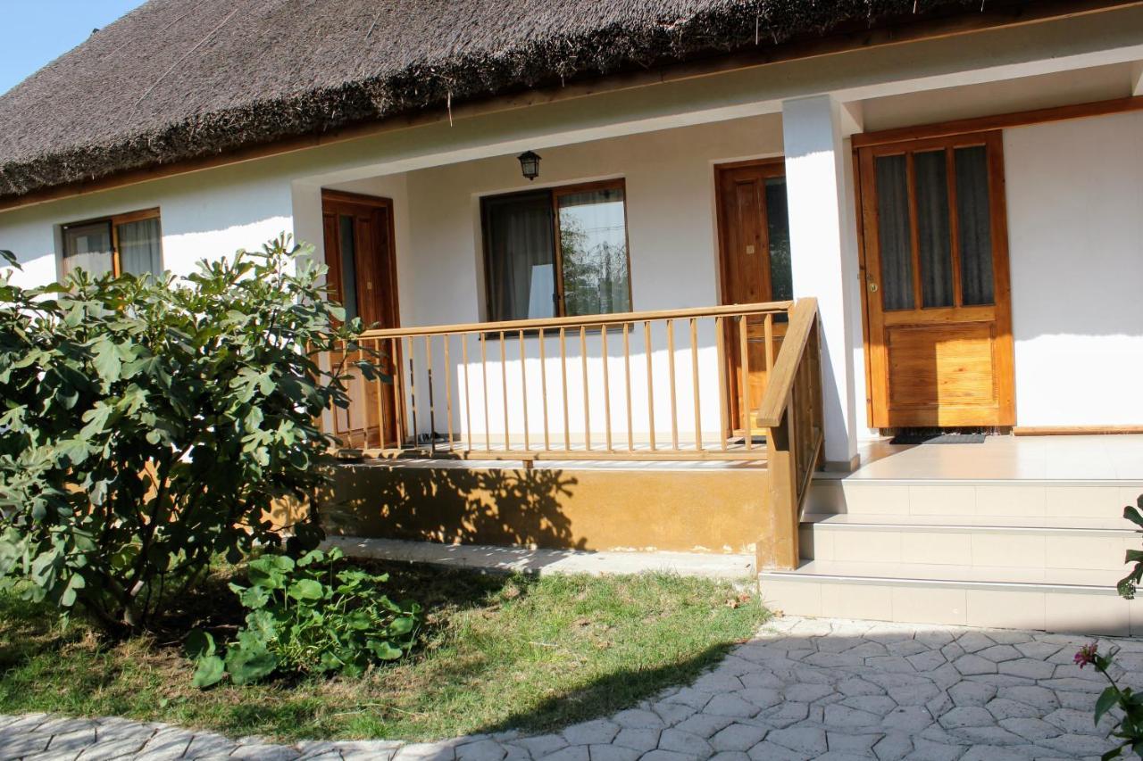 Cerdacul Cu Stuf Hotel Sfantu Gheorghe  Exterior photo