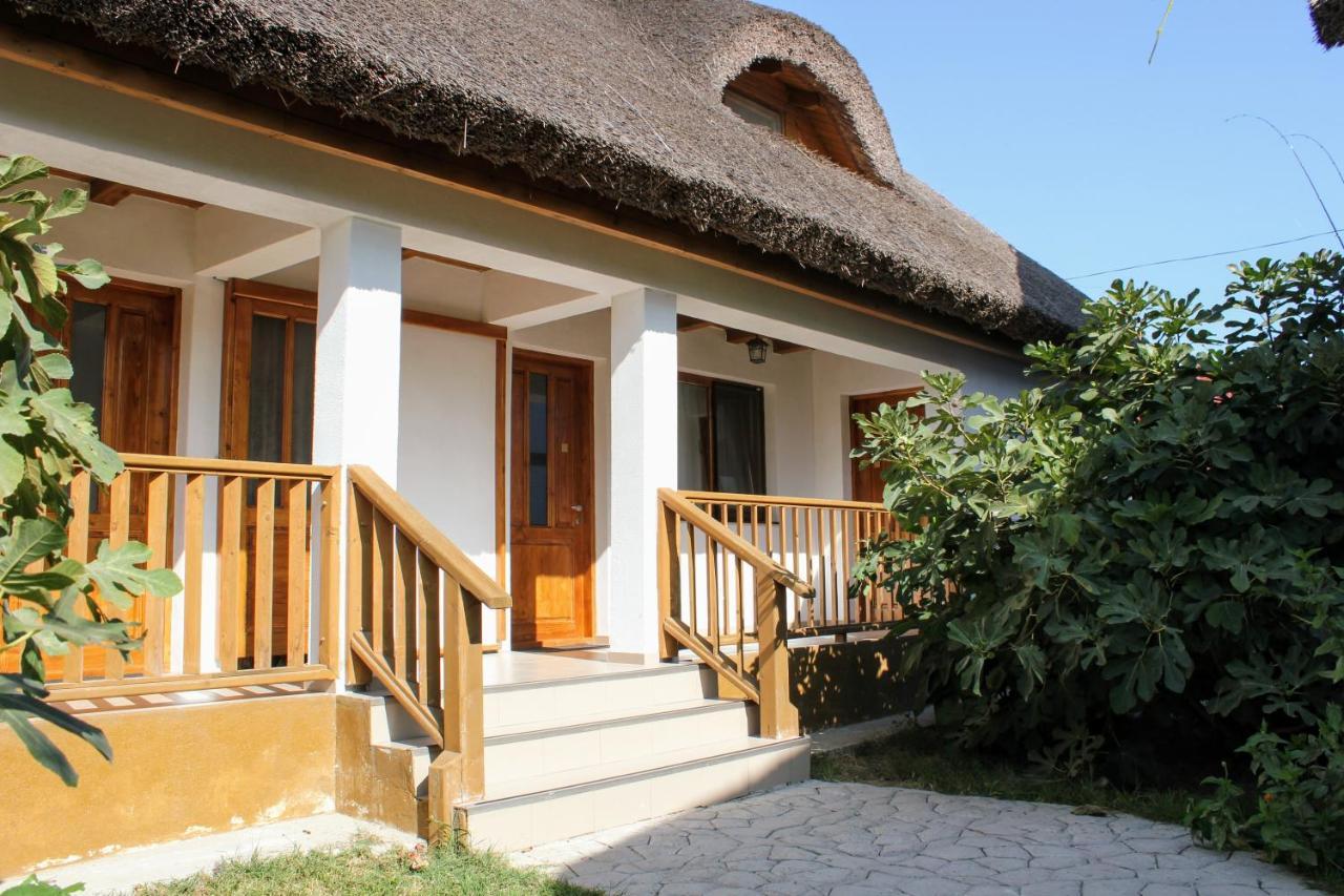 Cerdacul Cu Stuf Hotel Sfantu Gheorghe  Exterior photo