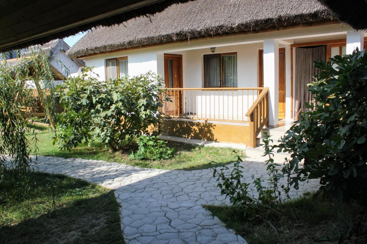 Cerdacul Cu Stuf Hotel Sfantu Gheorghe  Exterior photo