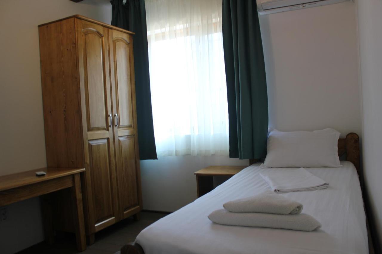 Cerdacul Cu Stuf Hotel Sfantu Gheorghe  Exterior photo